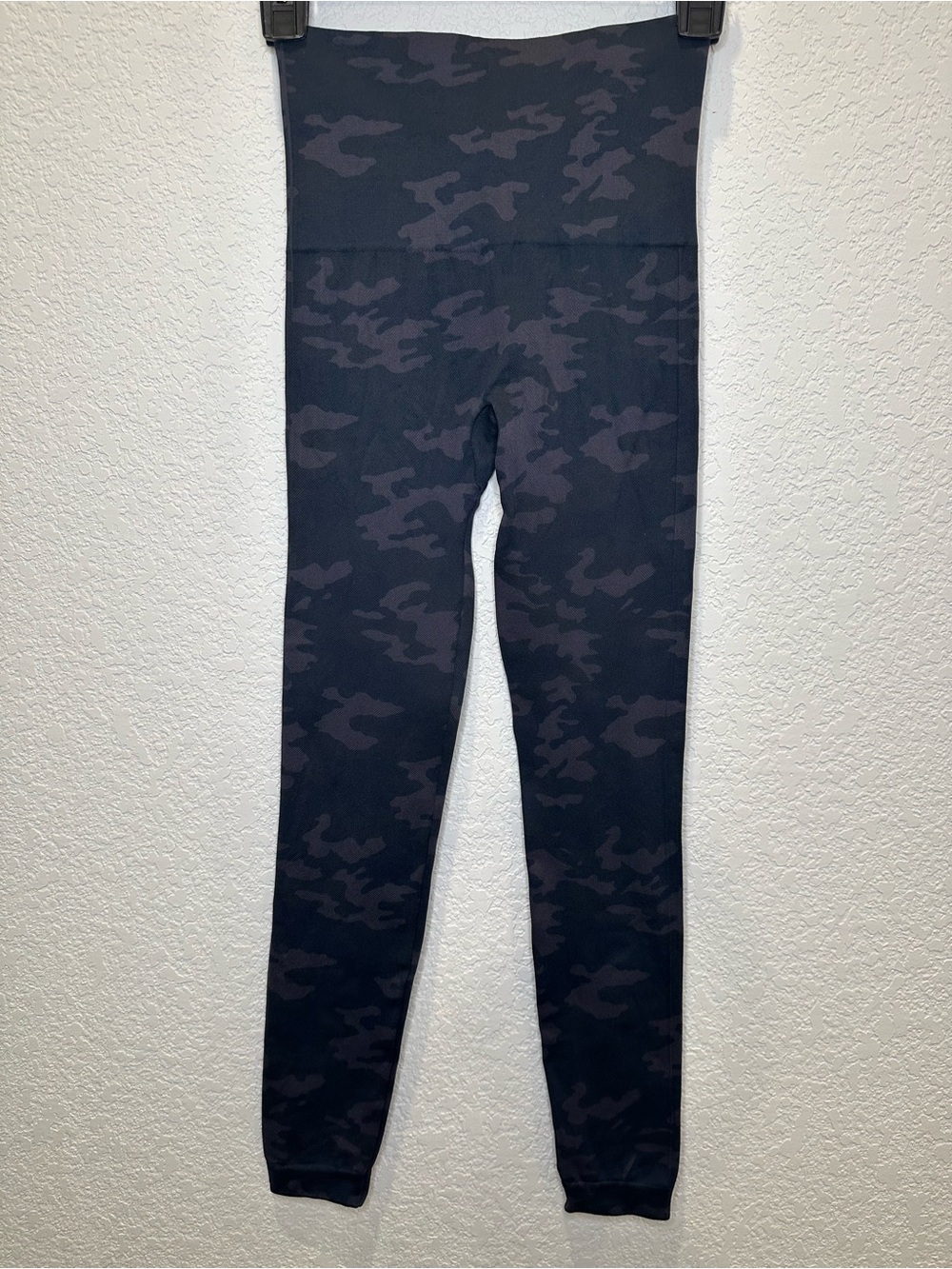 SPANX Look At Me Now Seamless Black Camo Leggings Small